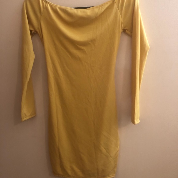 Fashion Nova off the shoulder dress - Picture 4 of 4